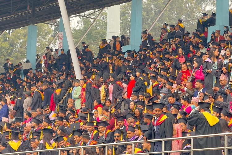 दीक्षान्त समारोहको उत्साह र जीवनको वास्तविकता
